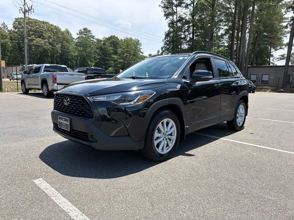 Used 2023 Toyota Corolla Cross LE w/ Moonroof Package AWD/4WD image 2