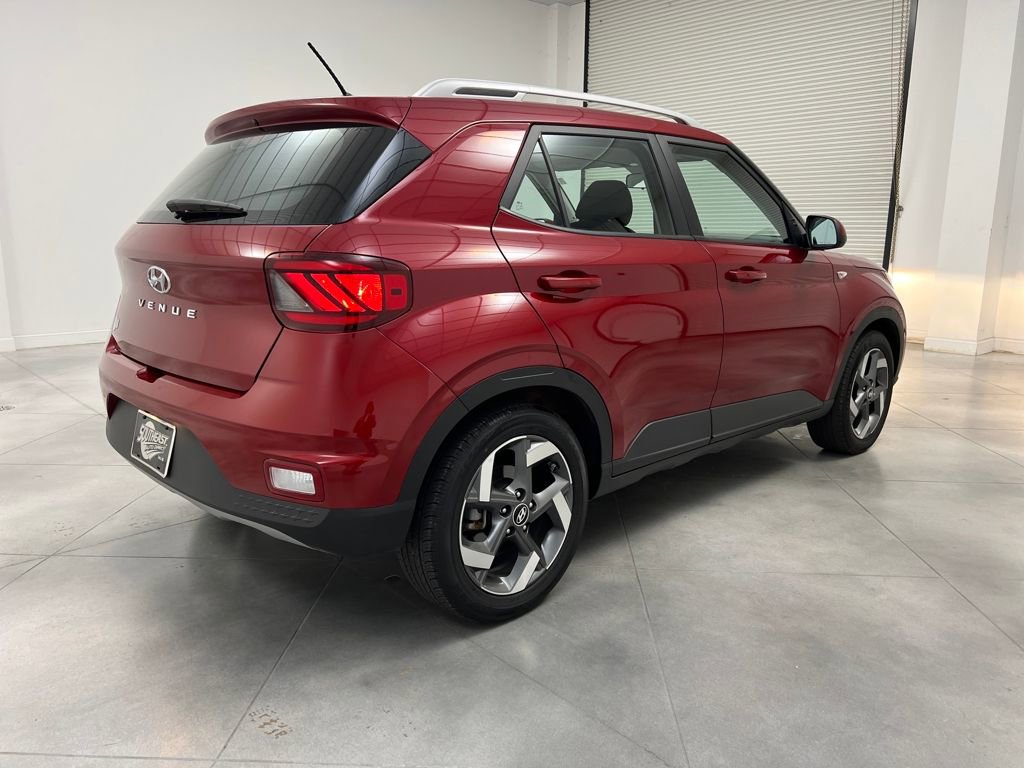 Used 2025 Hyundai Venue SEL image 7