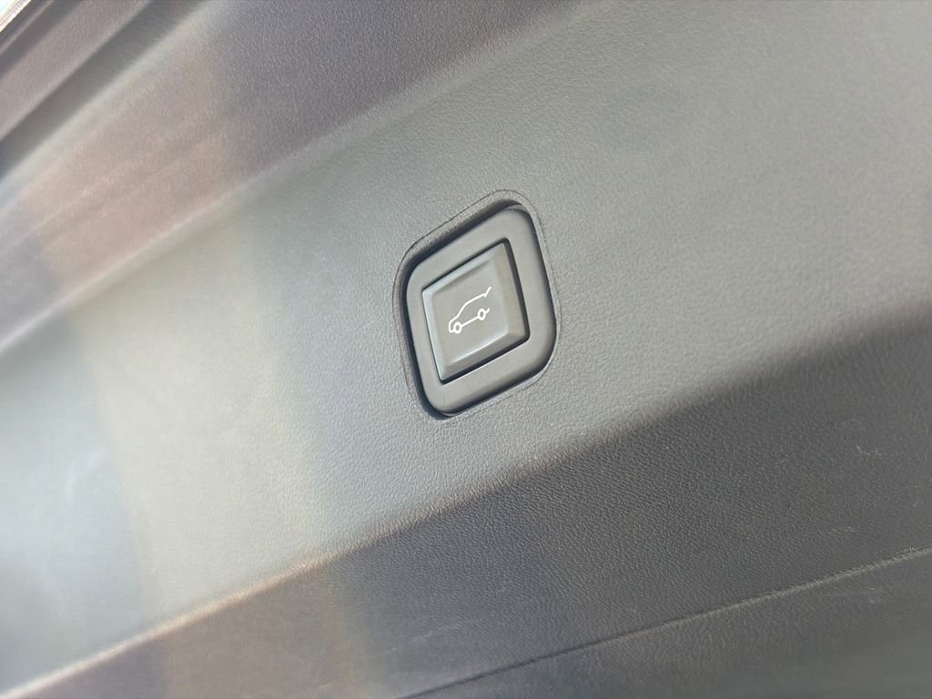 Used 2024 Cadillac Lyriq Sport RWD image 9