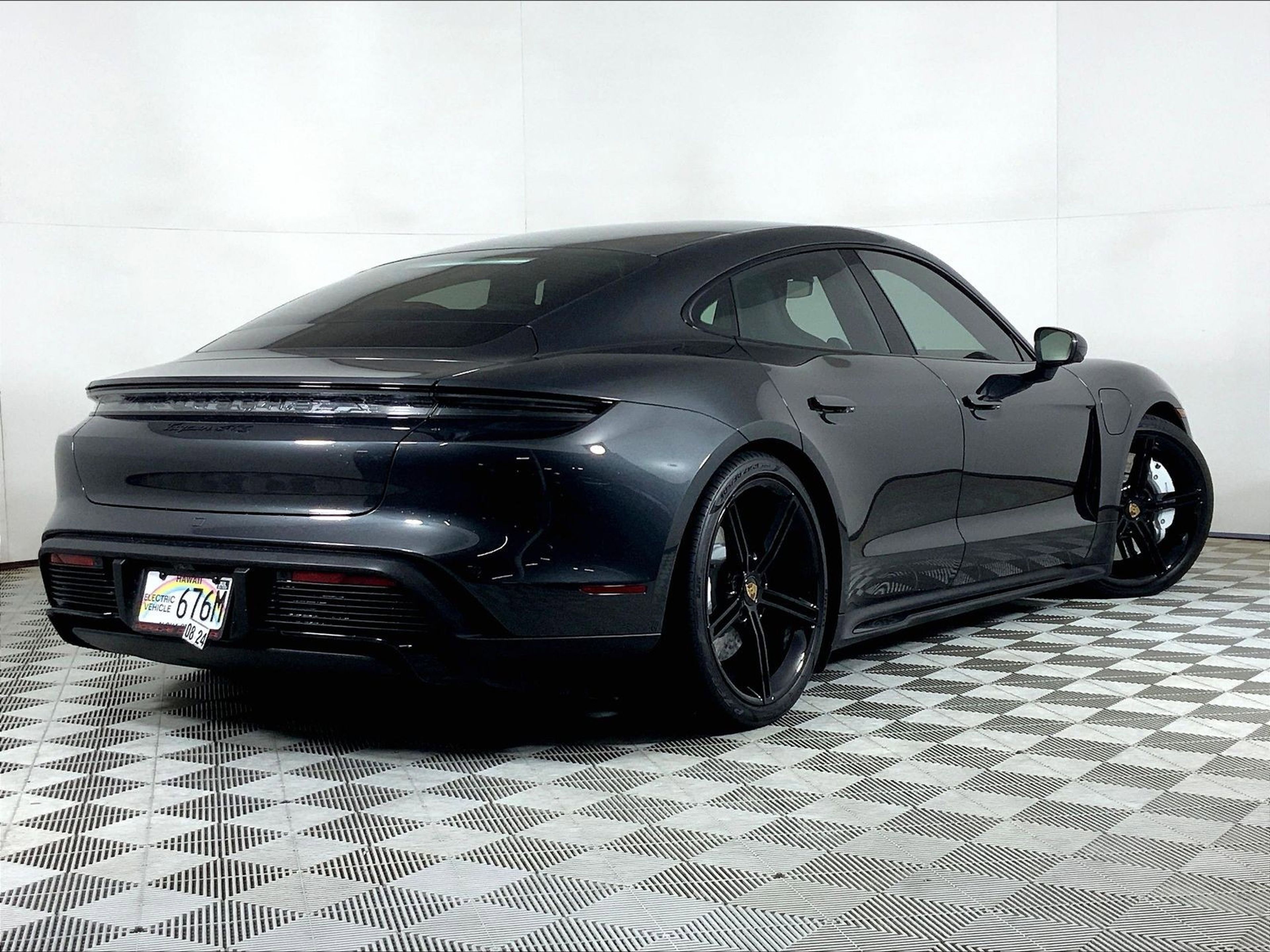 Used 2022 Porsche Taycan GTS AWD/4WD image 7