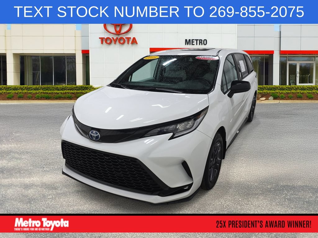 Certified 2025 Toyota Sienna XSE AWD/4WD image 1