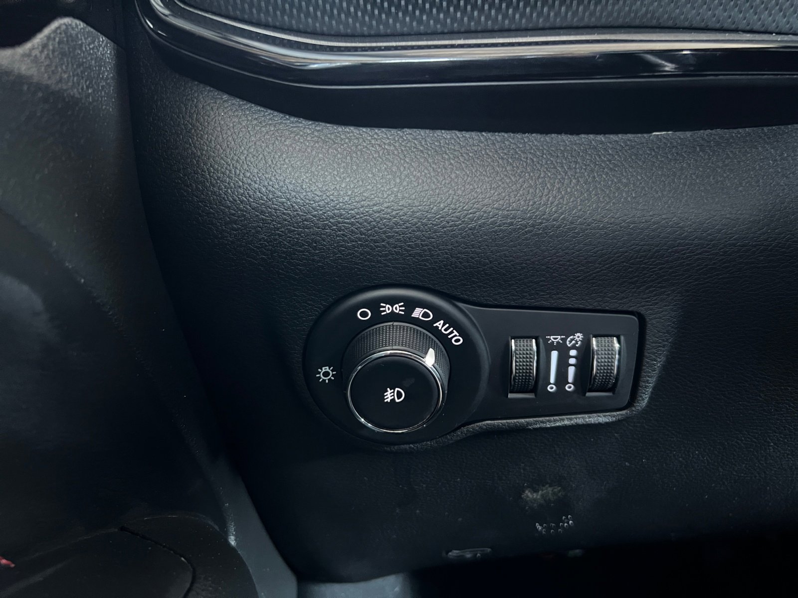 Used 2023 Jeep Compass Trailhawk image 18