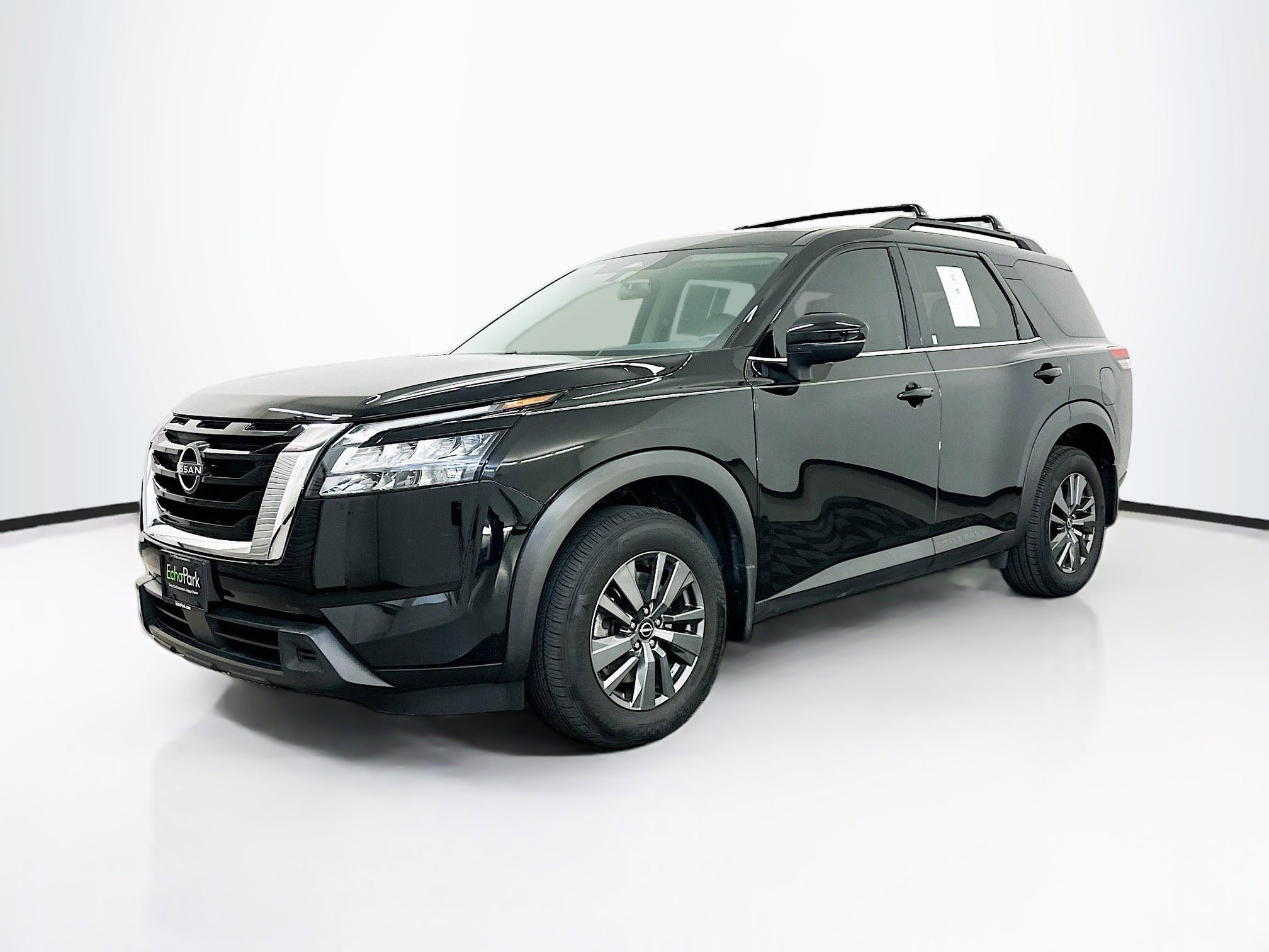 Used 2023 Nissan Pathfinder SV image 3