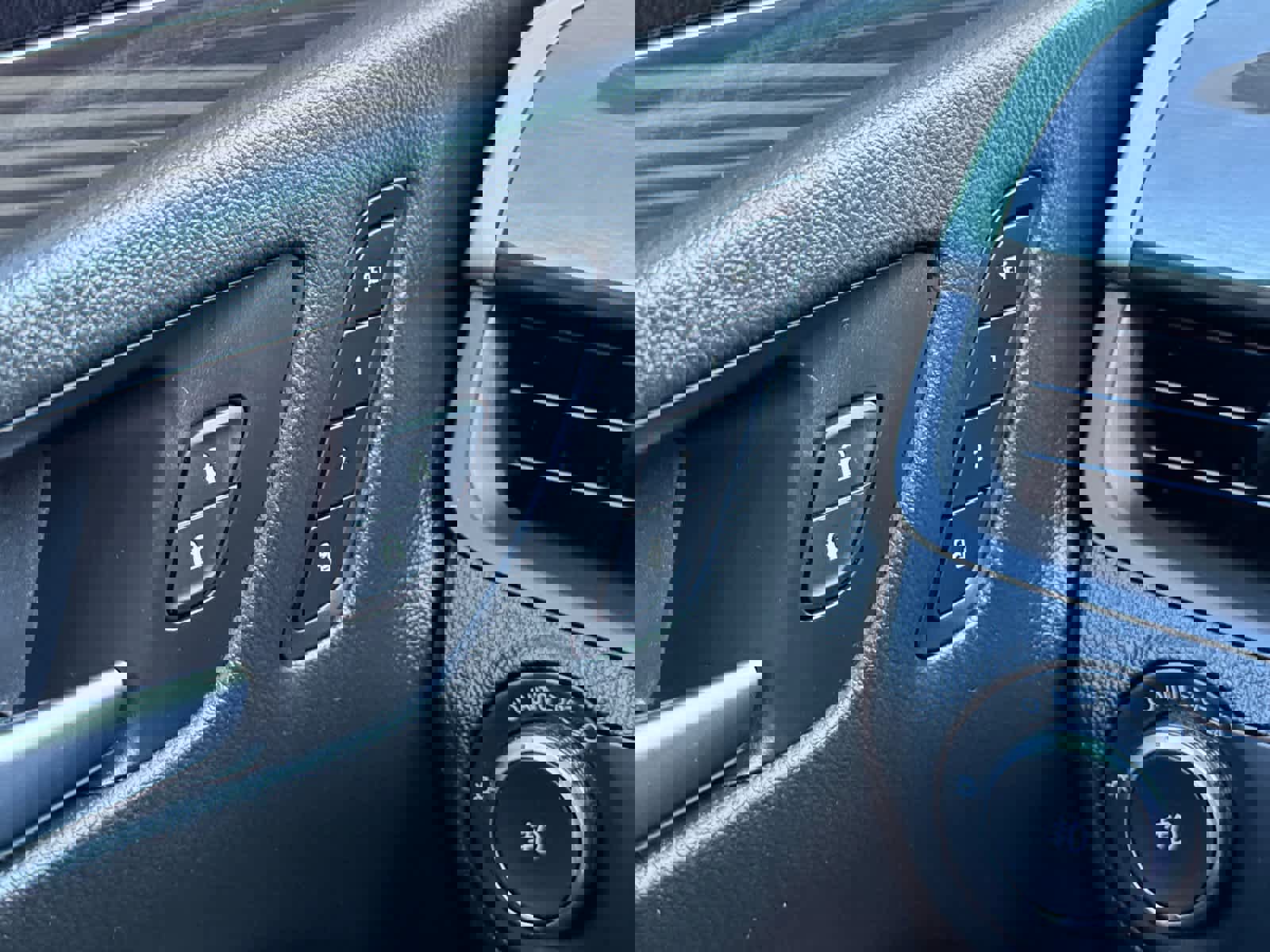 Used 2020 Buick Envision Essence image 19