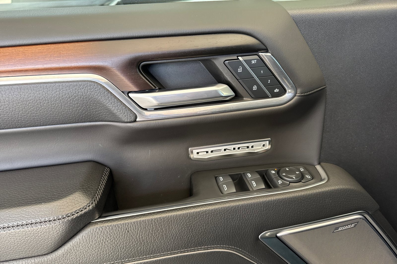 Used 2024 GMC Sierra 1500 Denali w/ Technology Package RWD image 10