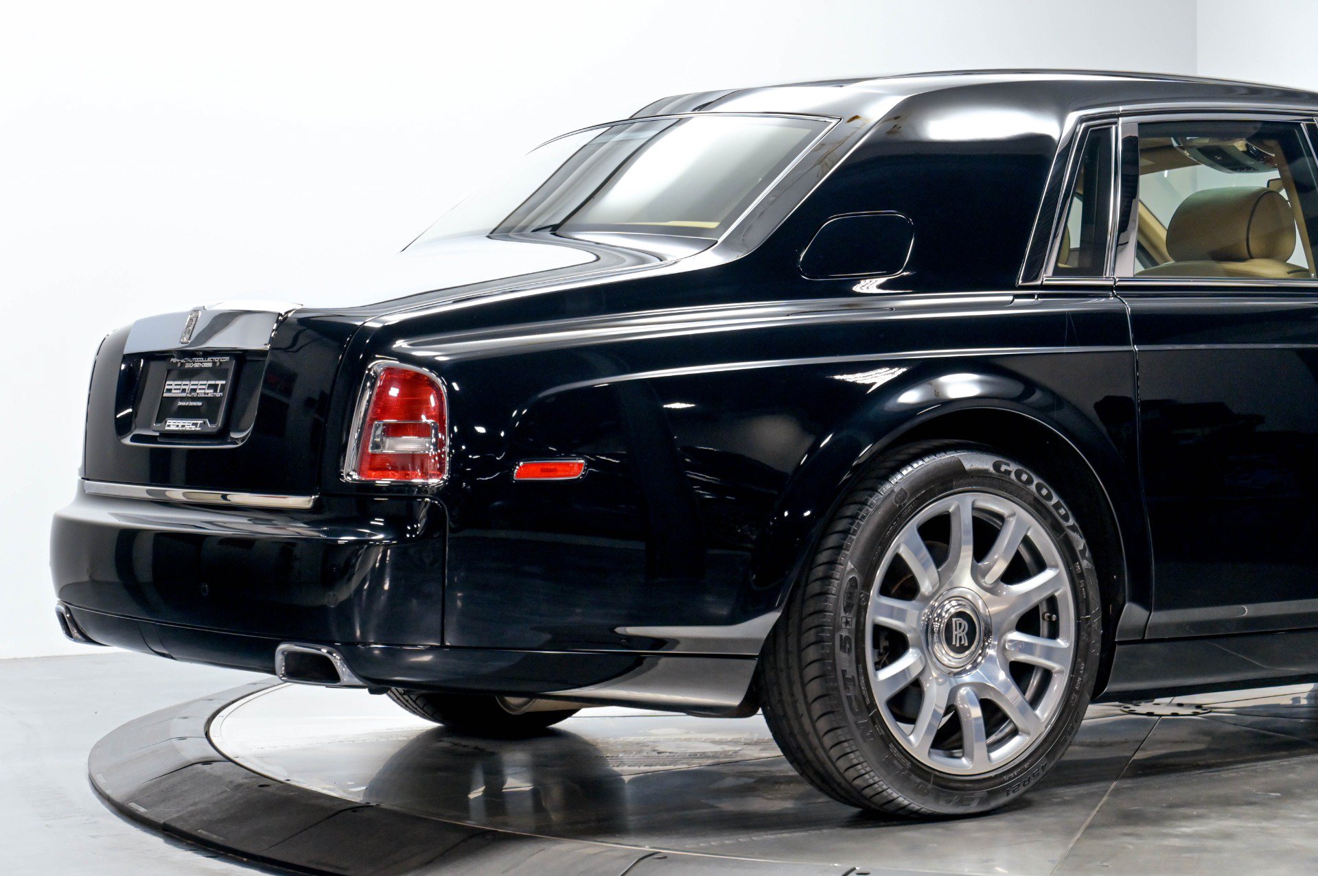 Used 2013 Rolls-Royce Phantom Sedan RWD image 19