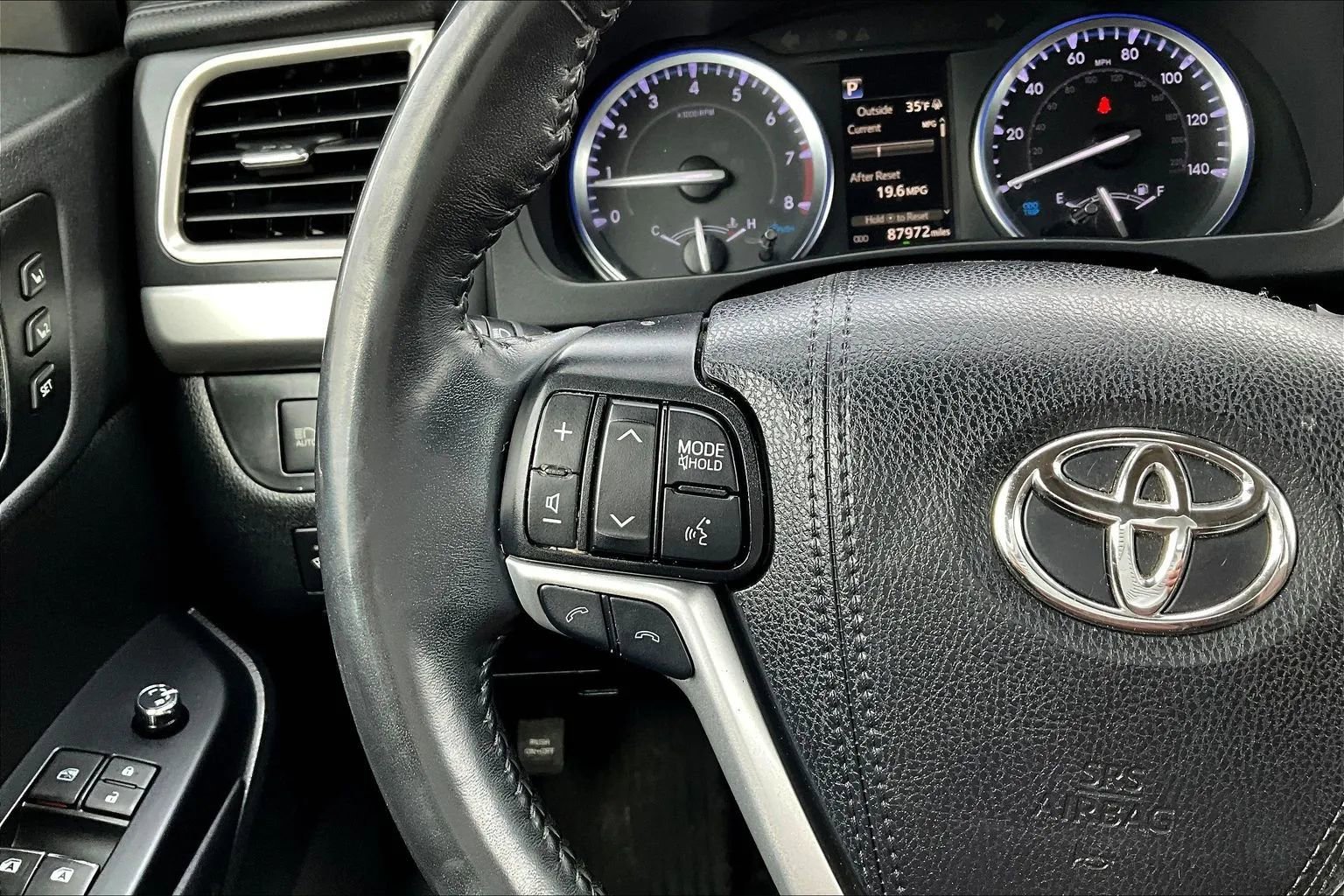 Used 2019 Toyota Highlander Limited AWD/4WD image 11