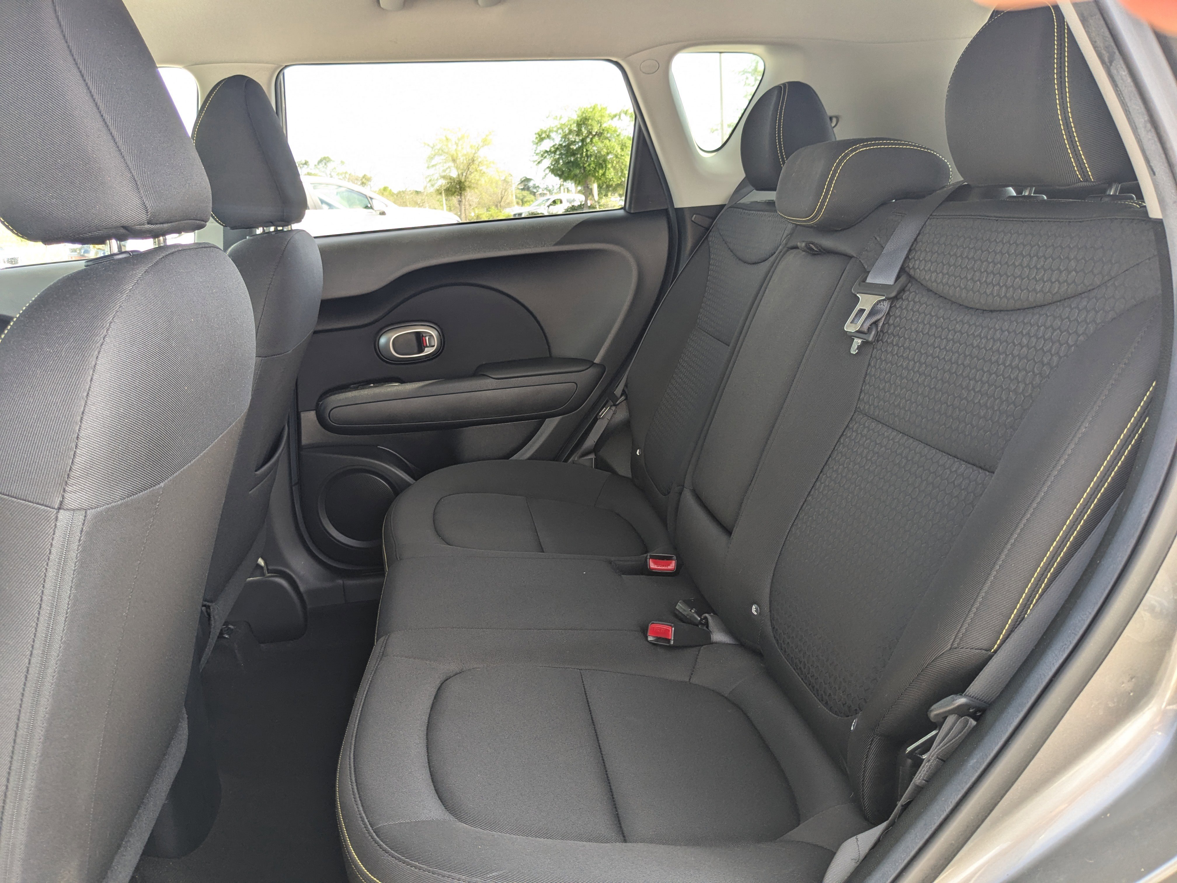 Used 2016 Kia Soul + image 13