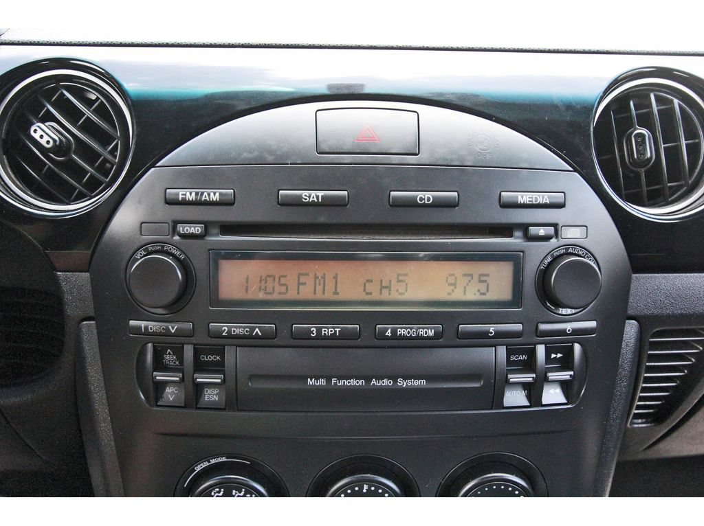 Used 2006 MAZDA MX-5 Miata RWD image 19