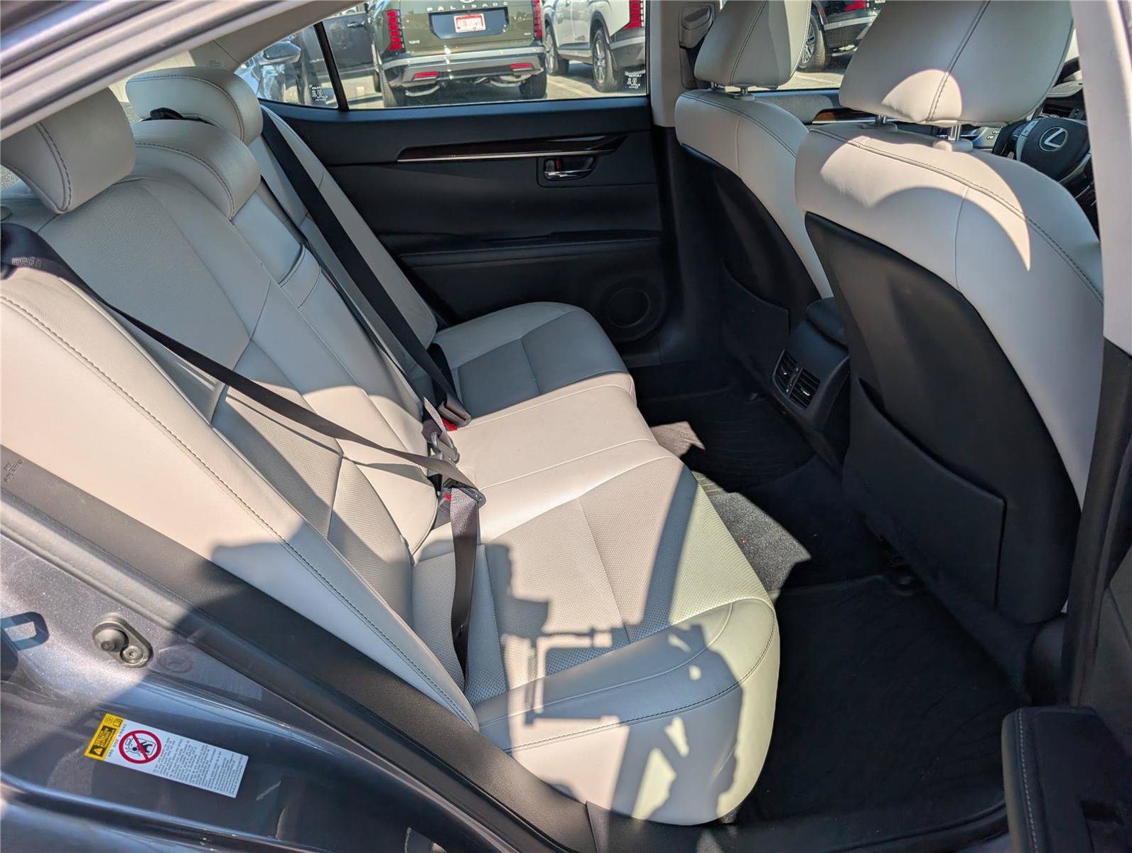 Used 2014 Lexus ES 350 w/ Luxury Package FWD image 12