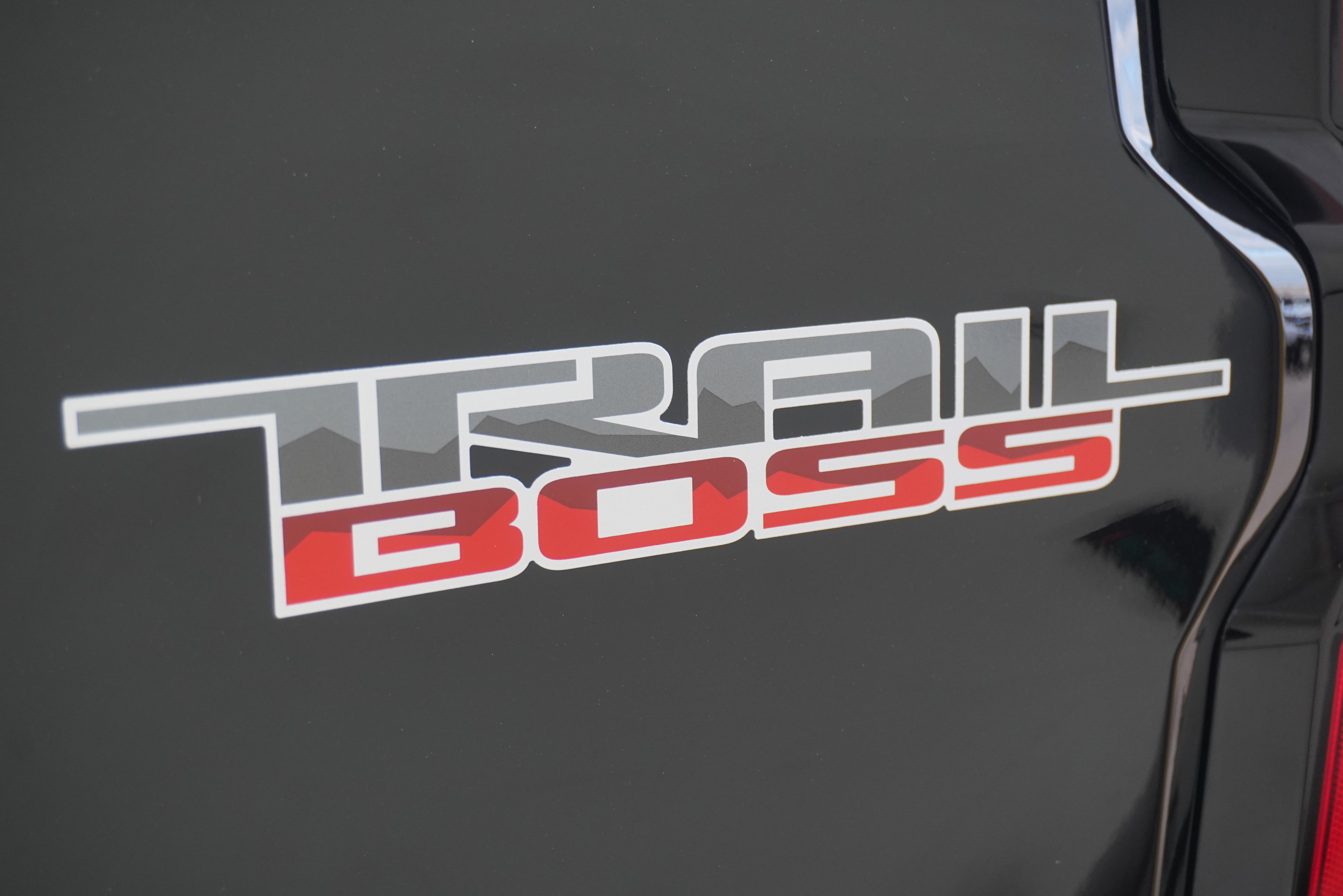 Used 2024 Chevrolet Colorado Trail Boss w/ Advanced Trailering Package AWD/4WD image 7