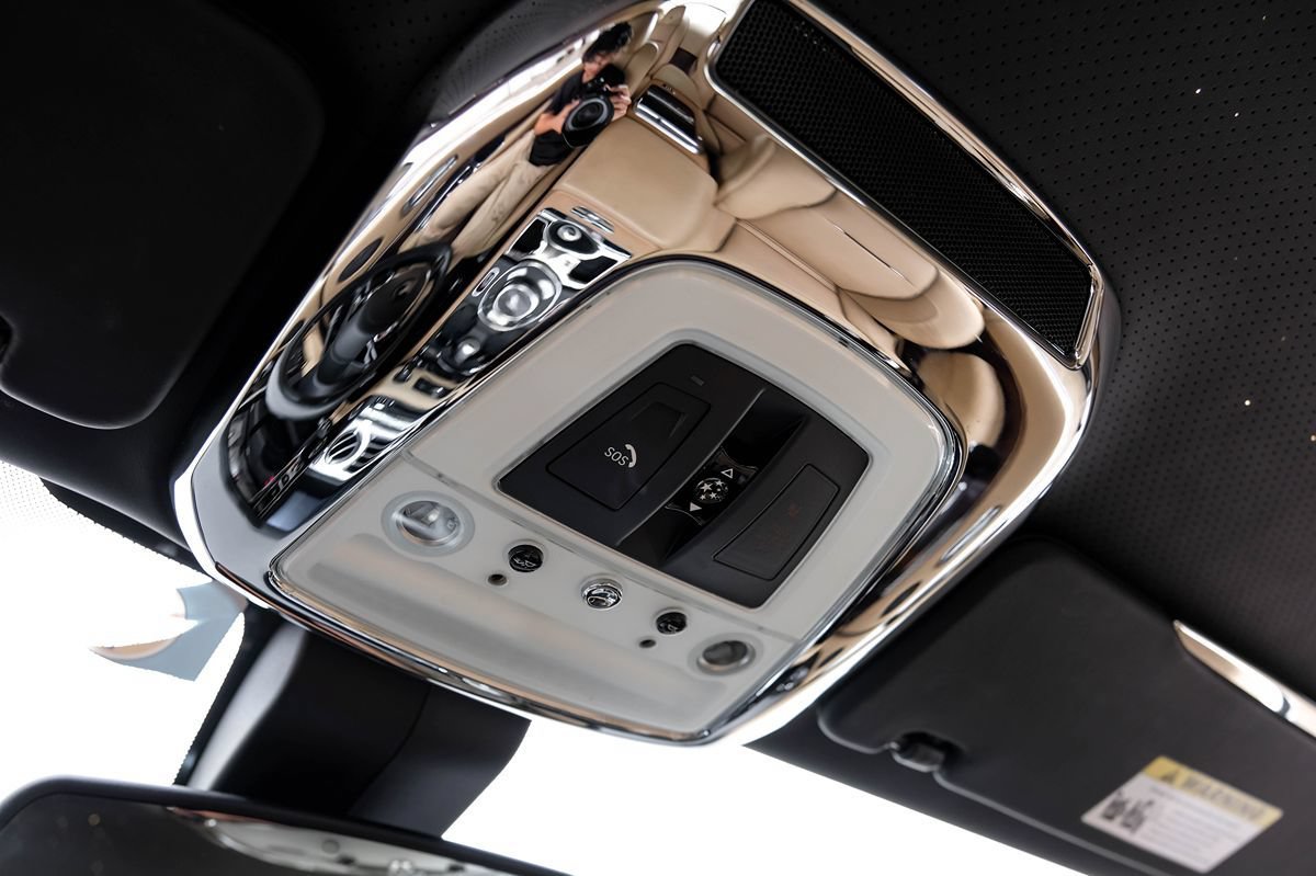Used 2016 Rolls-Royce Wraith RWD image 21
