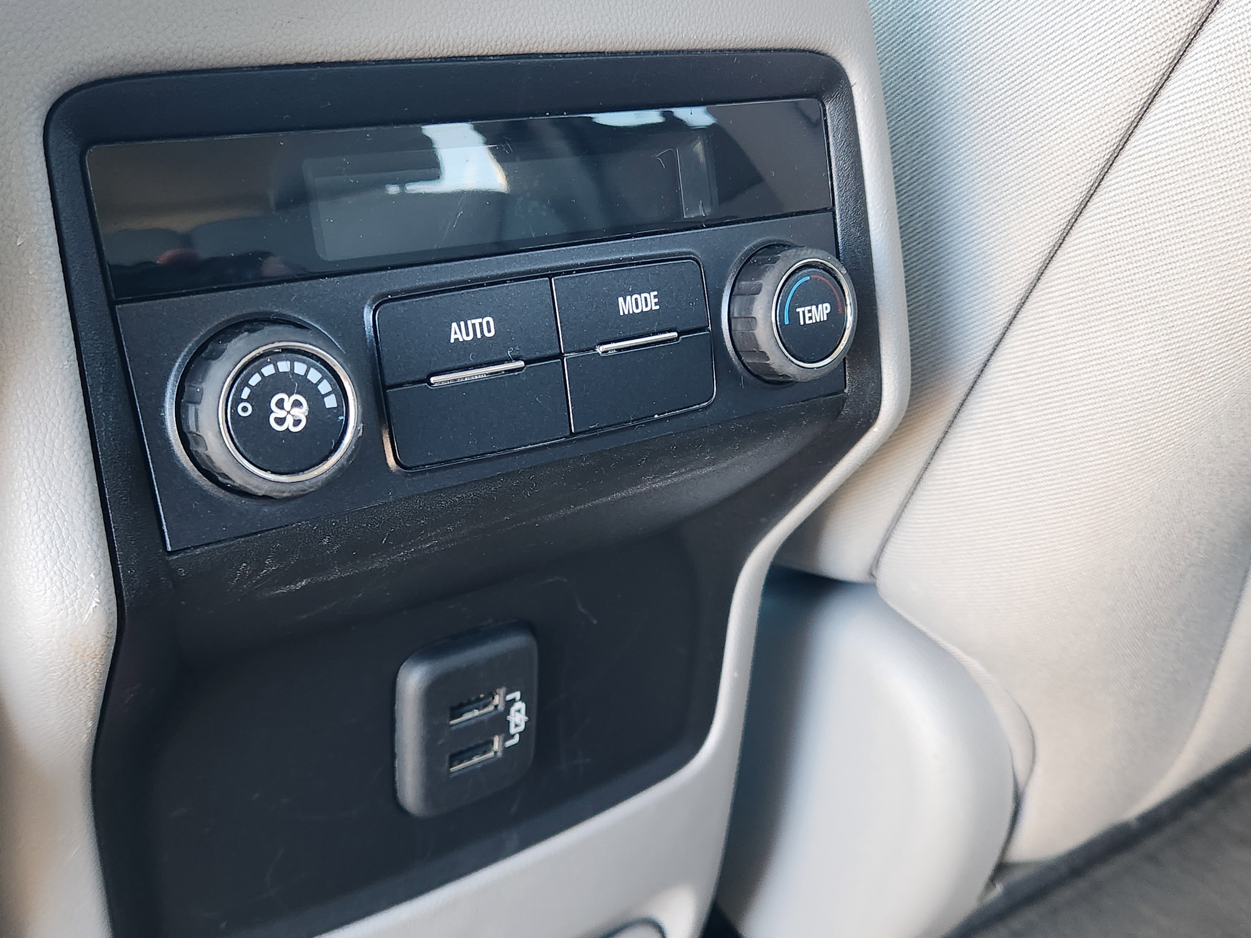 Used 2019 GMC Acadia SLE image 31