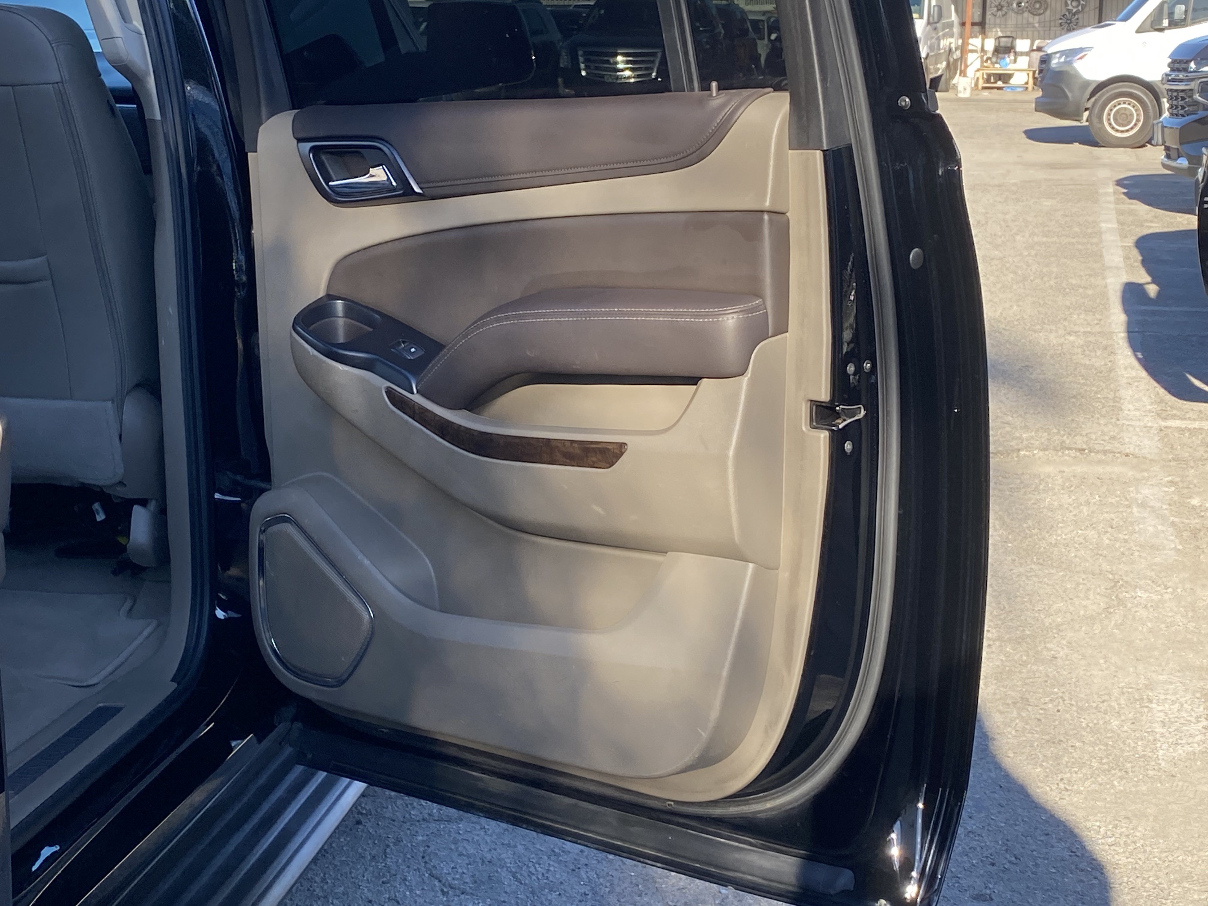 Used 2020 Chevrolet Suburban LT AWD/4WD image 25
