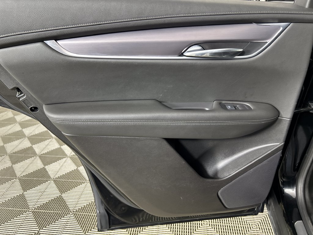 Used 2024 Cadillac XT6 Luxury AWD/4WD image 16