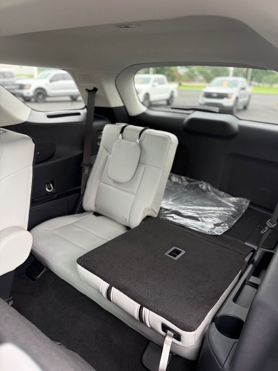 Used 2025 Ford Explorer Platinum w/ LUX Leather Package AWD/4WD image 12