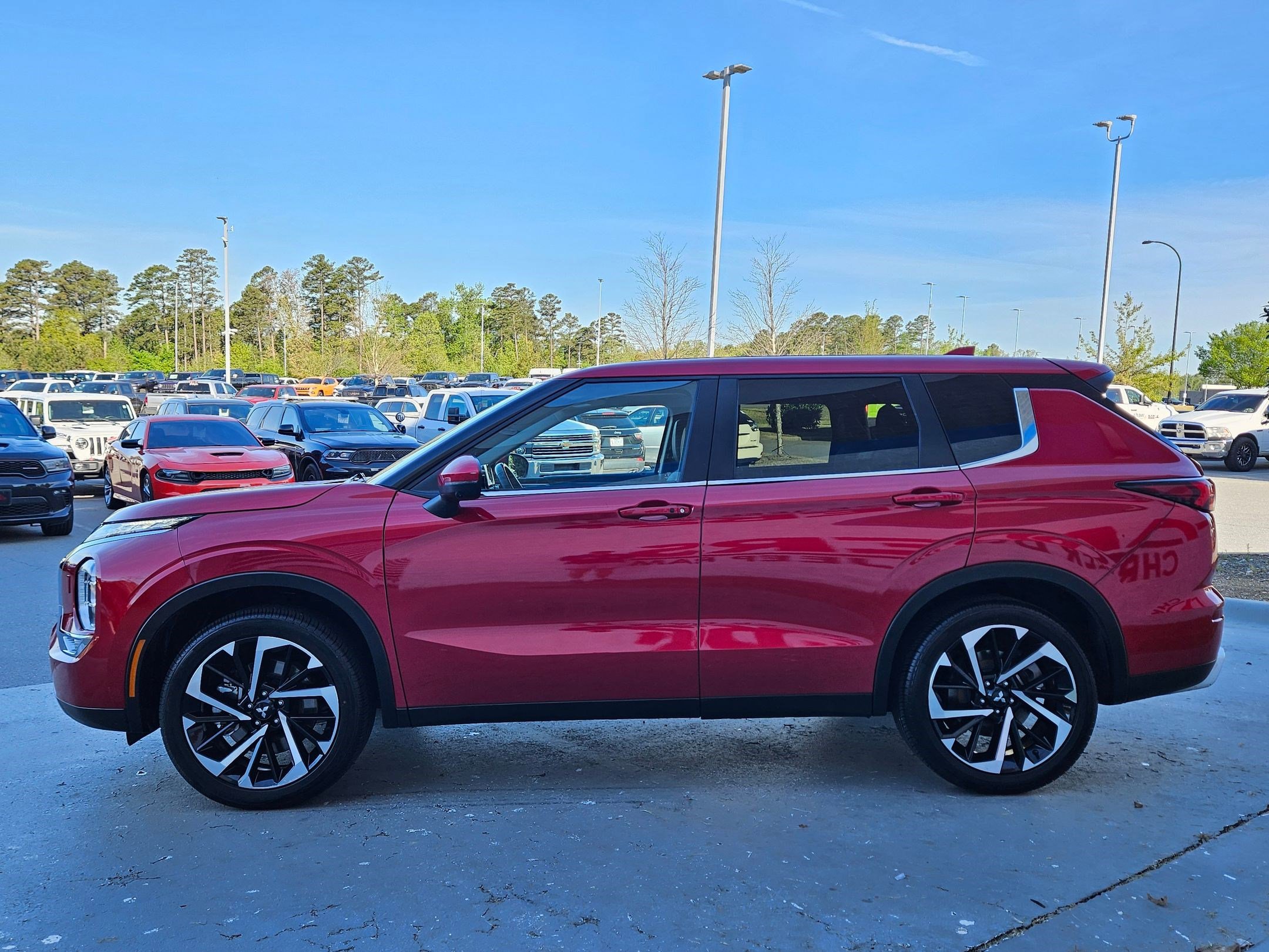 Used 2024 Mitsubishi Outlander SE image 4