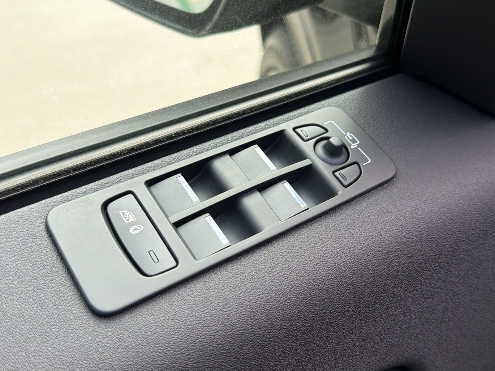 New 2026 Land Rover Discovery Sport Landmark AWD/4WD image 15