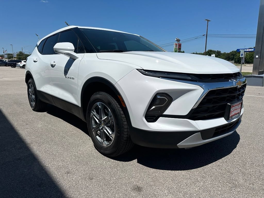 Used 2023 Chevrolet Blazer LT FWD image 4