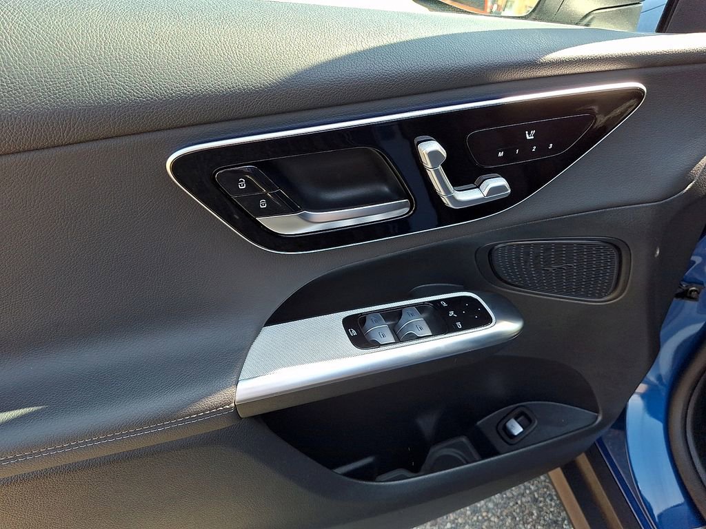 Used 2025 Mercedes-Benz GLC 300 4MATIC image 13