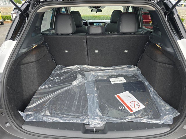 New 2025 Nissan Kicks SR w/ SR Premium Package image 16