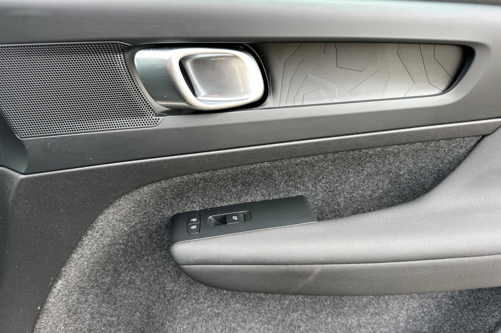 Used 2023 Volvo XC40 Recharge Plus image 19