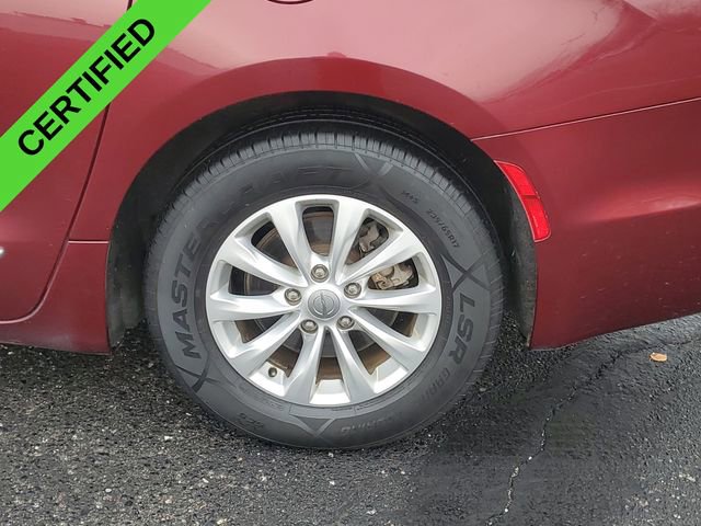 Used 2018 Chrysler Pacifica Touring-L Plus image 31