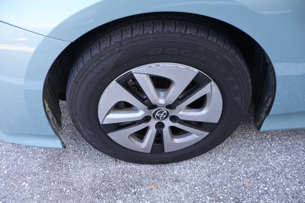 Used 2016 Toyota Prius Two FWD image 4