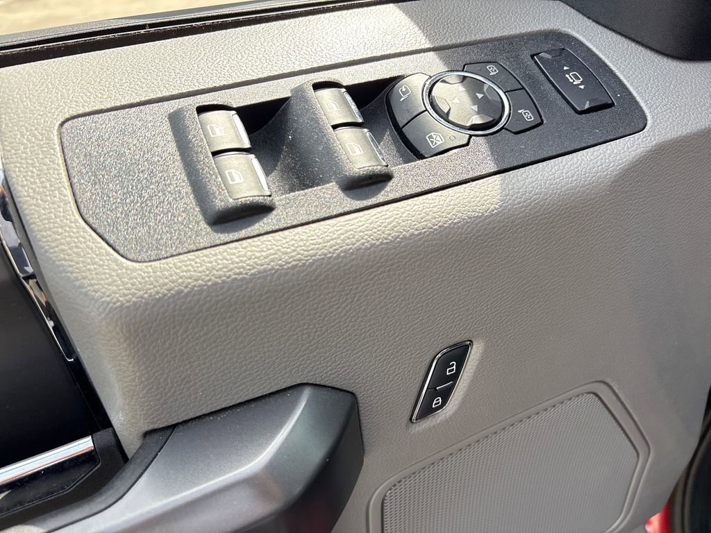 Used 2021 Ford F250 XLT w/ XLT Premium Package AWD/4WD image 17