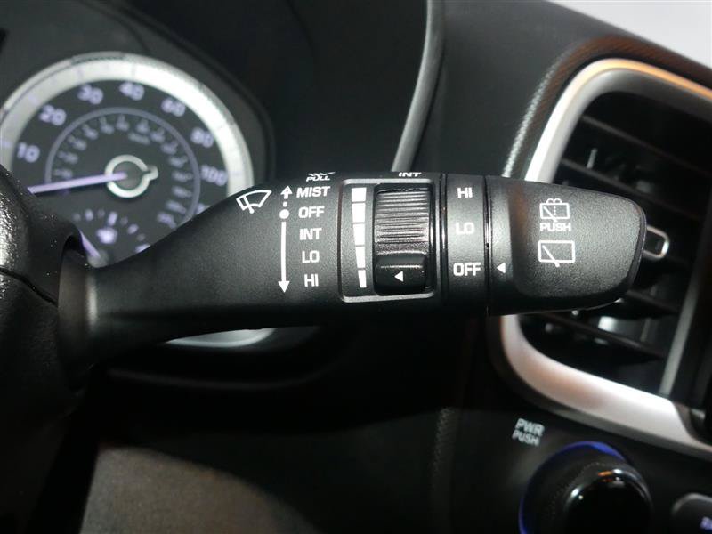 Used 2022 Hyundai Venue SEL FWD image 35