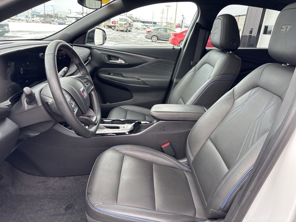 Used 2025 Buick Envista Sport Touring w/ Experience Buick Package image 24