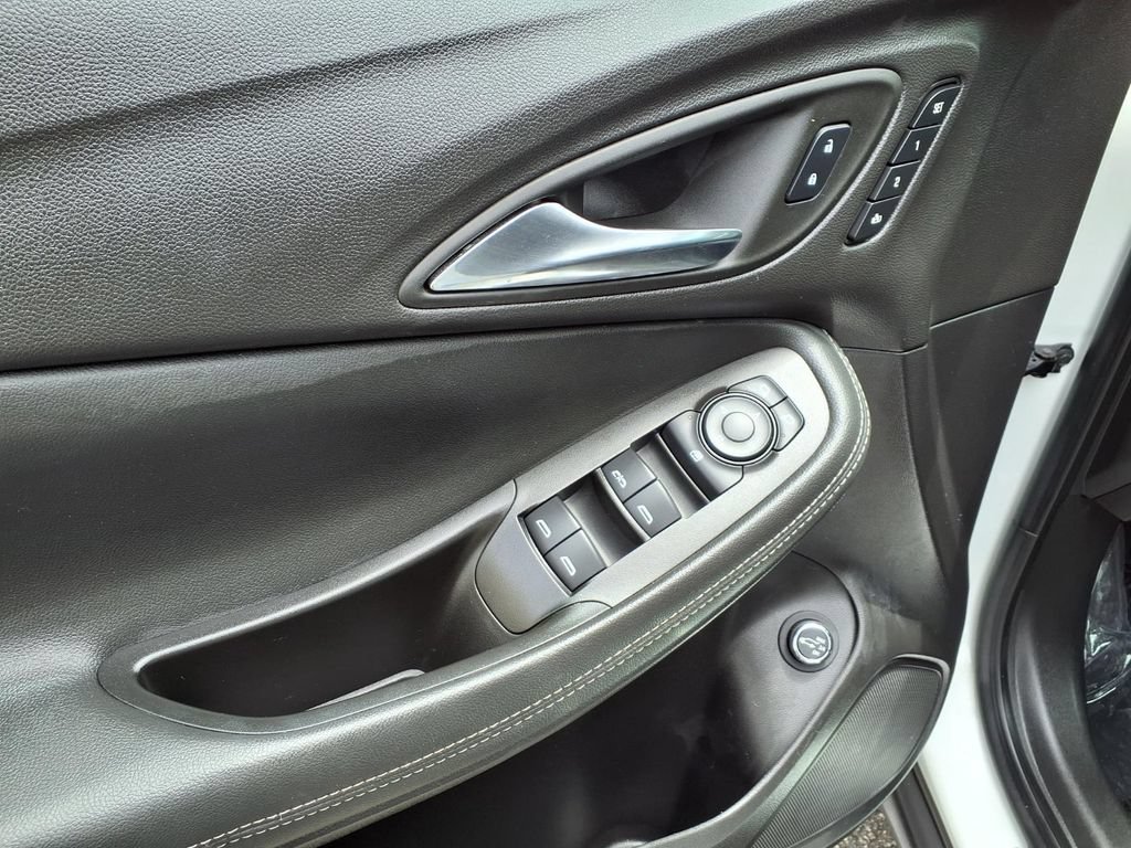Used 2023 Buick Encore GX Essence w/ Experience Buick Package FWD image 17