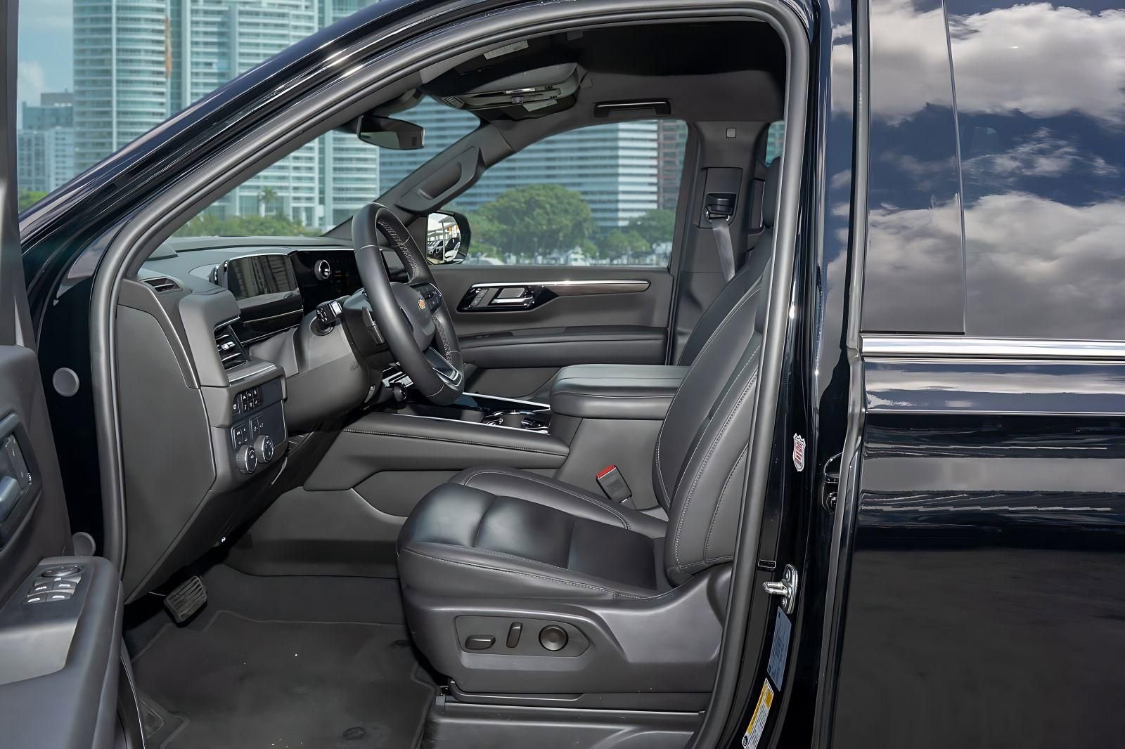 Used 2025 Chevrolet Tahoe LT image 17