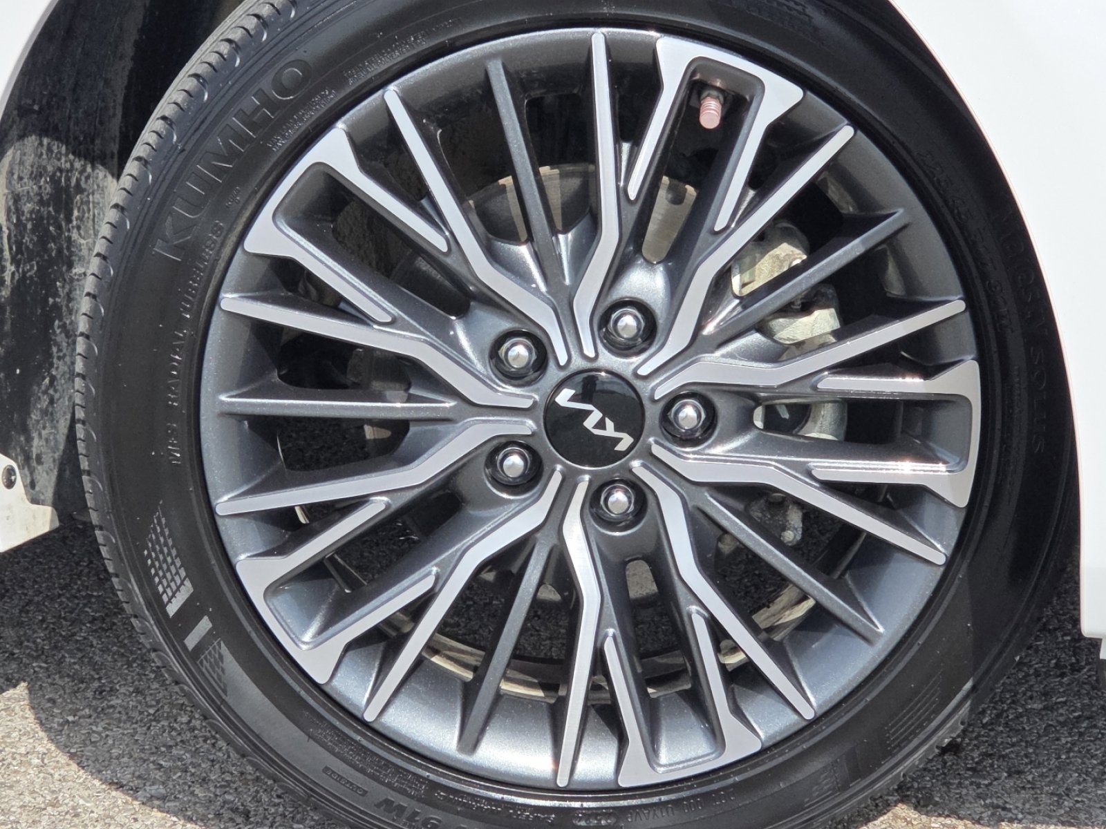 Used 2024 Kia Forte GT-Line image 11