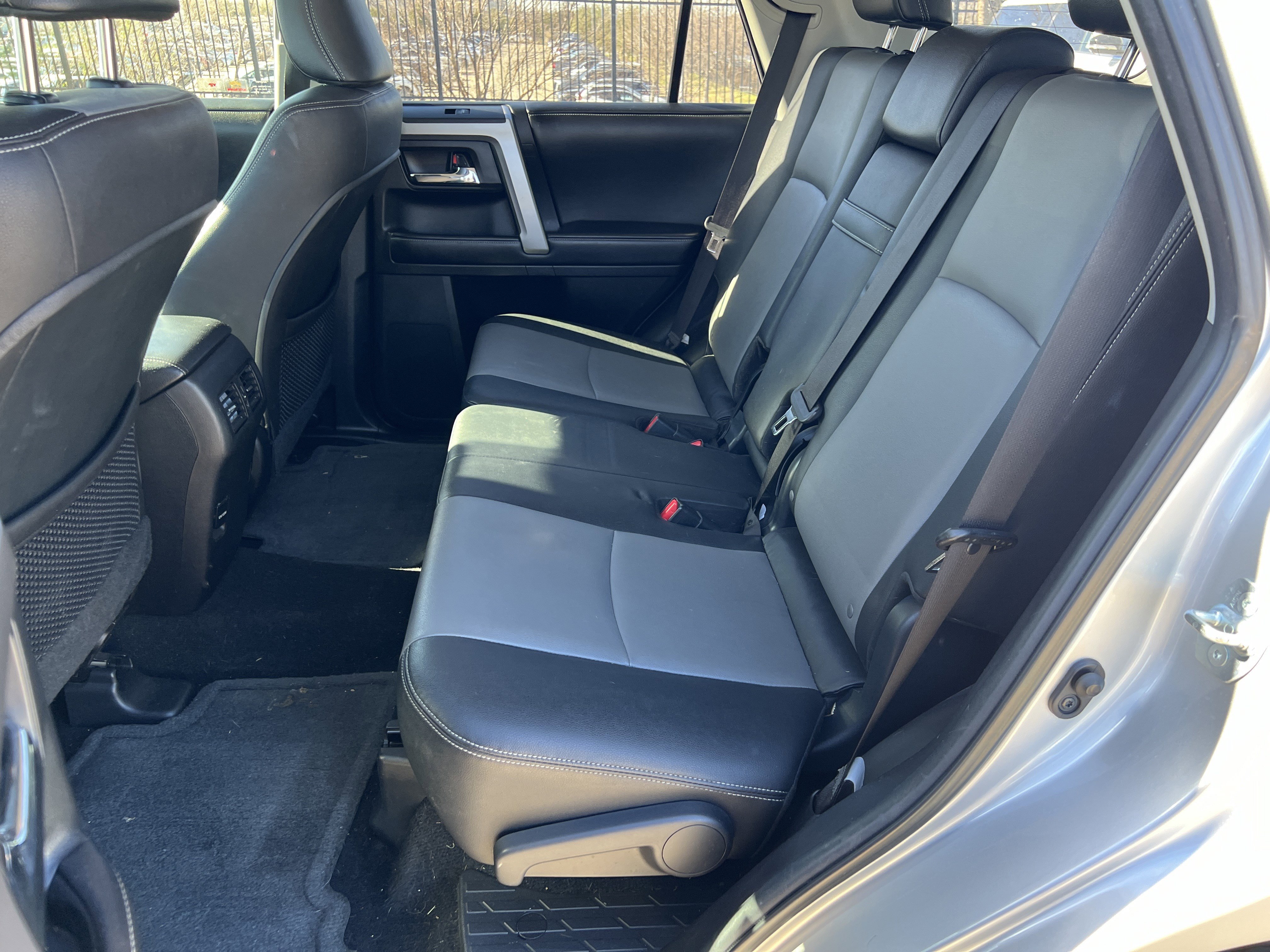 Used 2016 Toyota 4Runner SR5 Premium image 17