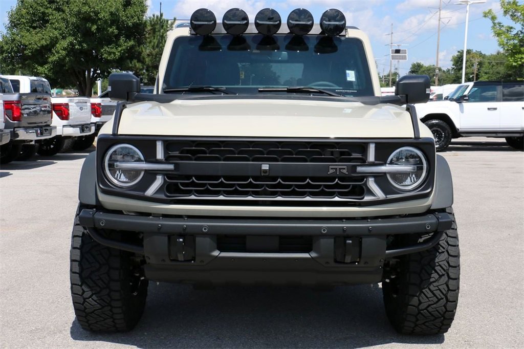 New 2025 Ford Bronco Badlands image 3