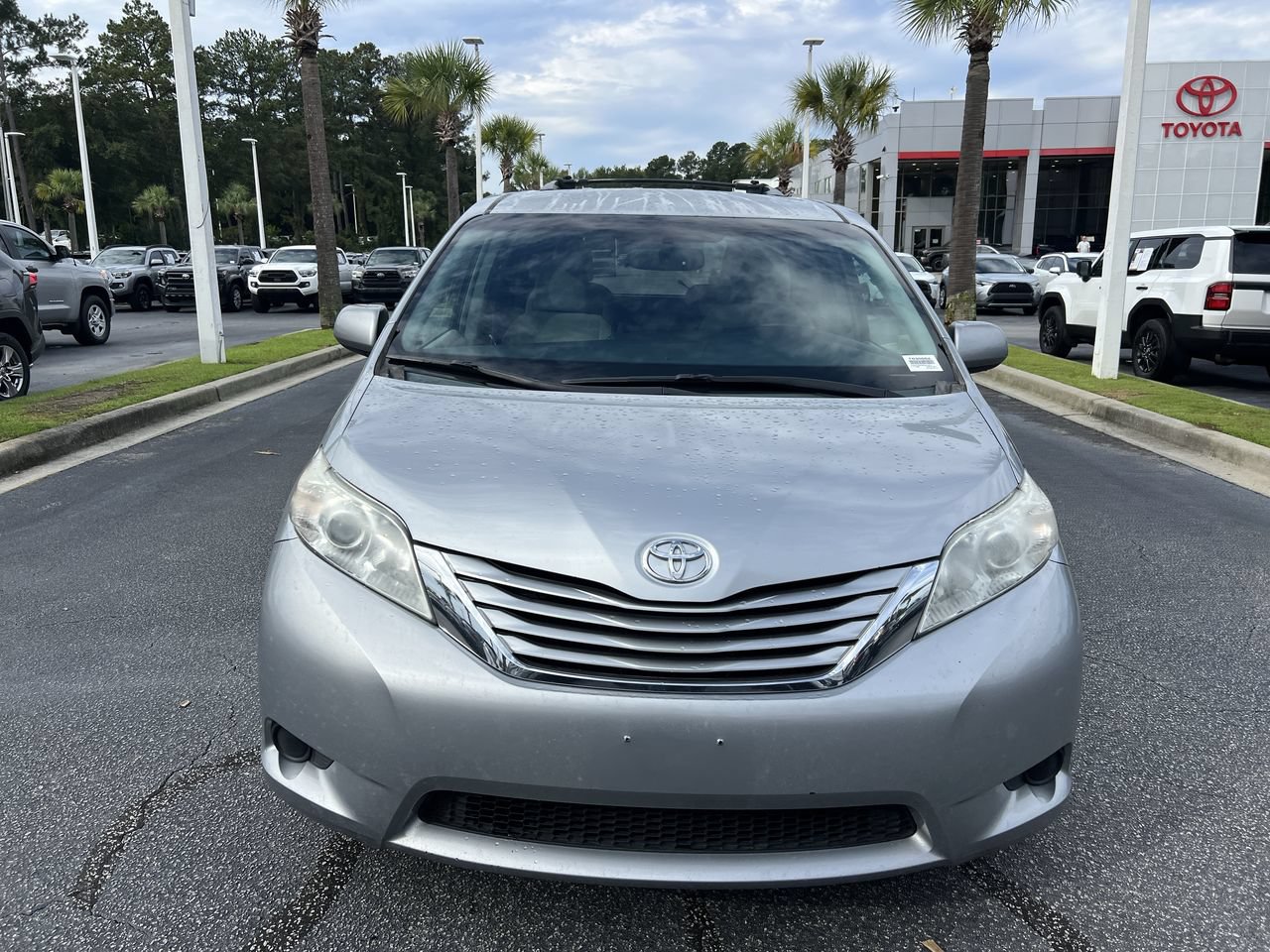 Used 2015 Toyota Sienna LE FWD image 3