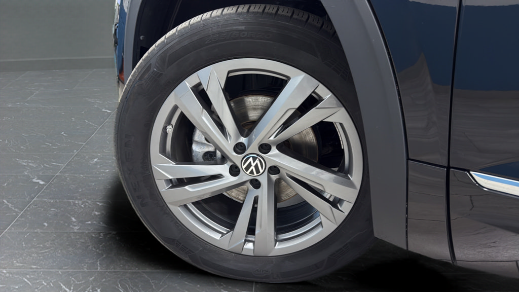Used 2024 Volkswagen Atlas Cross Sport SEL R-Line AWD/4WD image 36