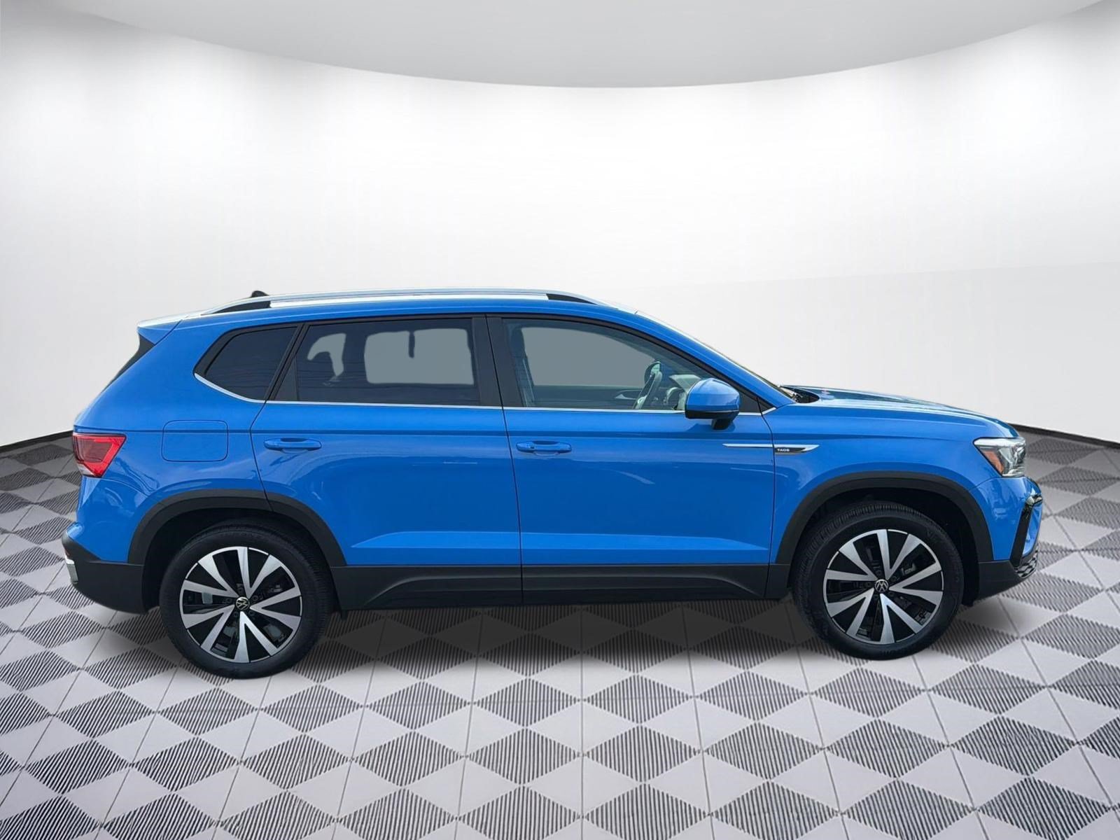 Certified 2022 Volkswagen Taos SE FWD image 8