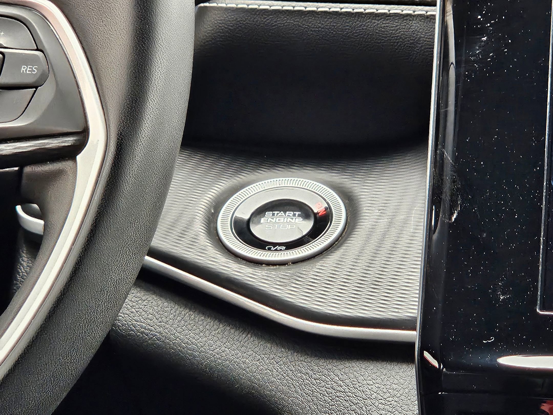 Used 2024 Jeep Grand Cherokee Altitude AWD/4WD image 15