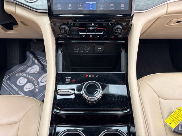Used 2023 Jeep Grand Cherokee L Limited AWD/4WD image 18