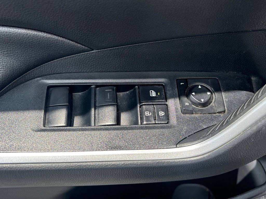Used 2021 Toyota RAV4 LE FWD image 7