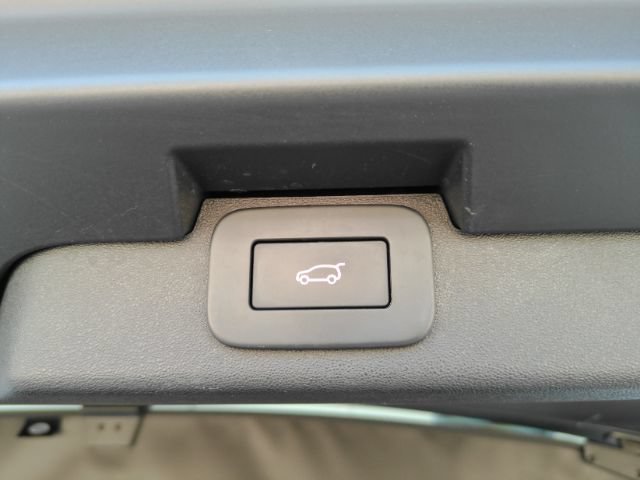 Used 2023 Land Rover Discovery S AWD/4WD image 31