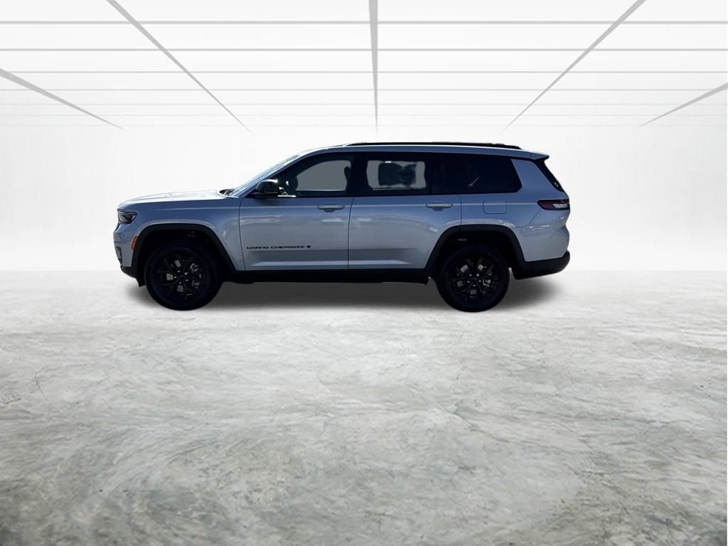 New 2025 Jeep Grand Cherokee L Laredo image 6