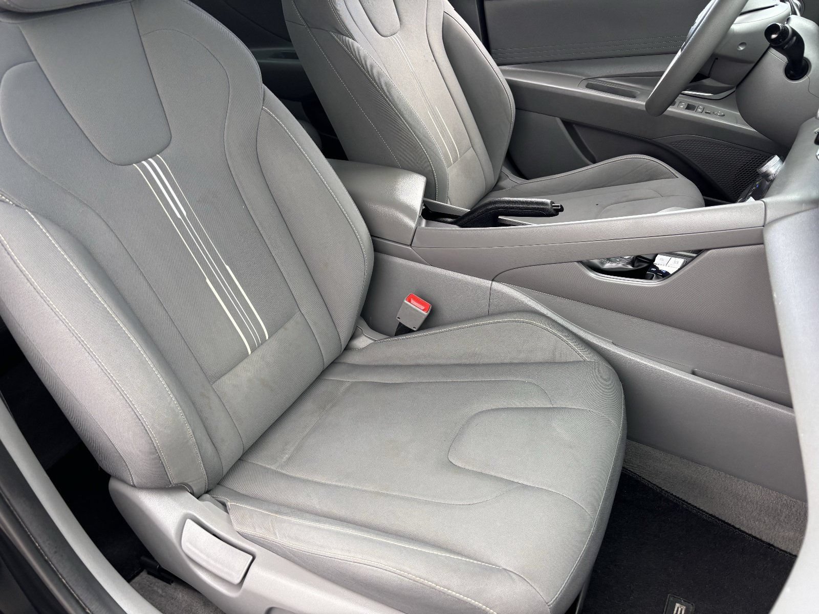 Used 2023 Hyundai Elantra SEL w/ Cargo Package FWD image 11