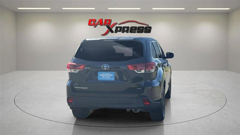 Used 2018 Toyota Highlander LE image 10
