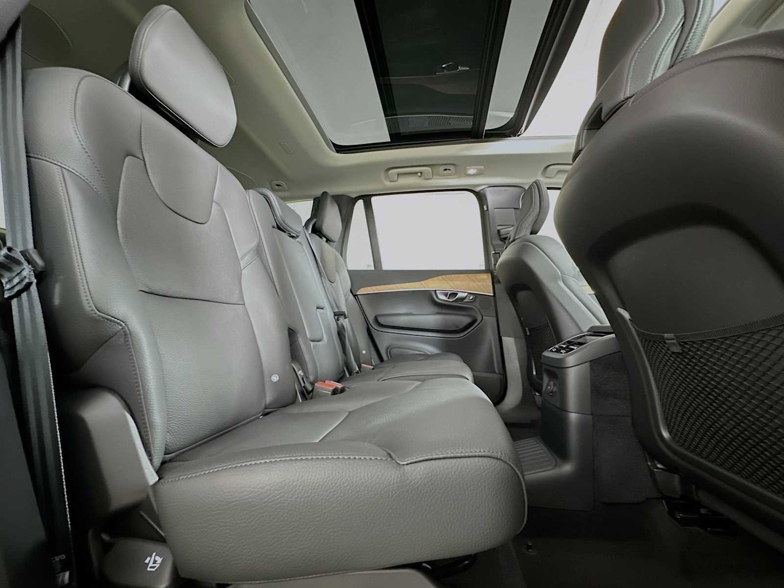 Certified 2025 Volvo XC90 T8 Plus w/ Protection Package Premier image 27