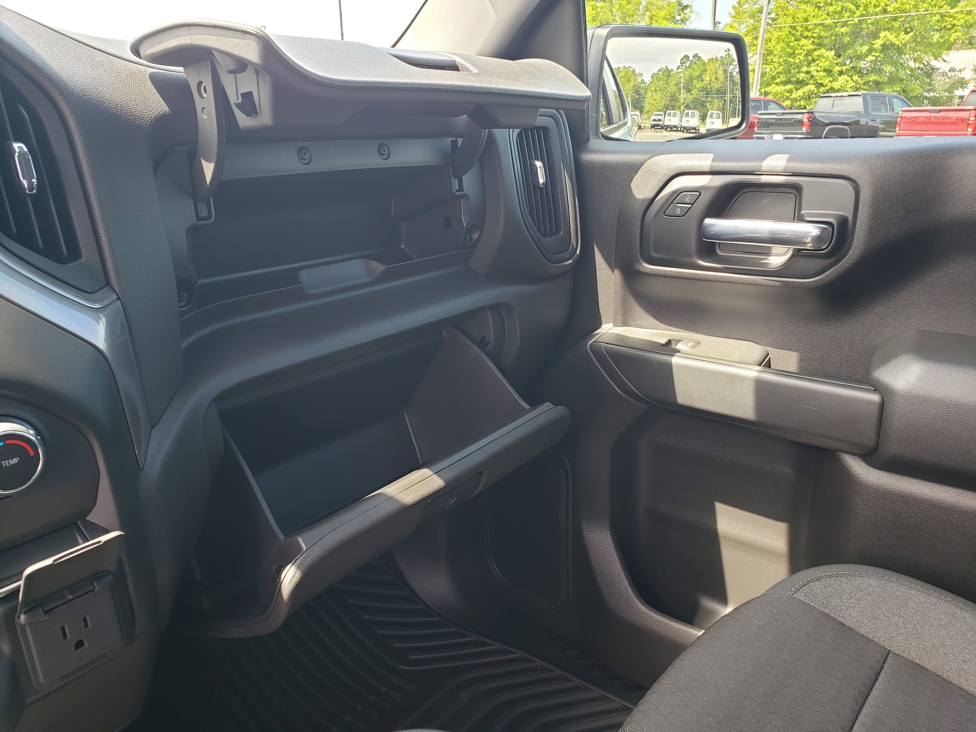 Used 2022 Chevrolet Silverado 1500 Custom w/ Safety Confidence Package AWD/4WD image 22