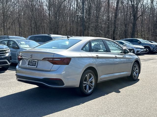 Used 2023 Volkswagen Jetta SE image 4