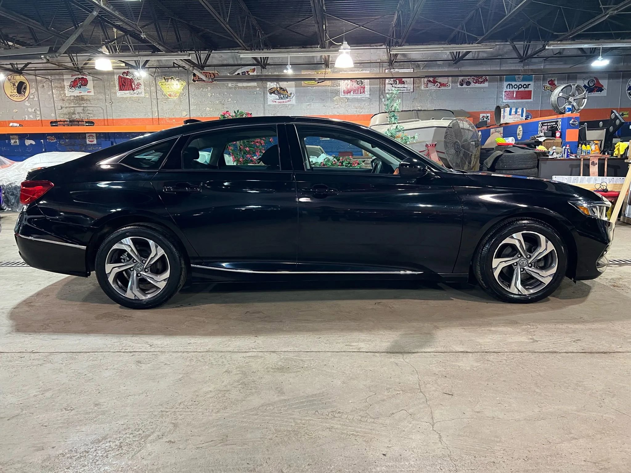Used 2018 Honda Accord EX image 2